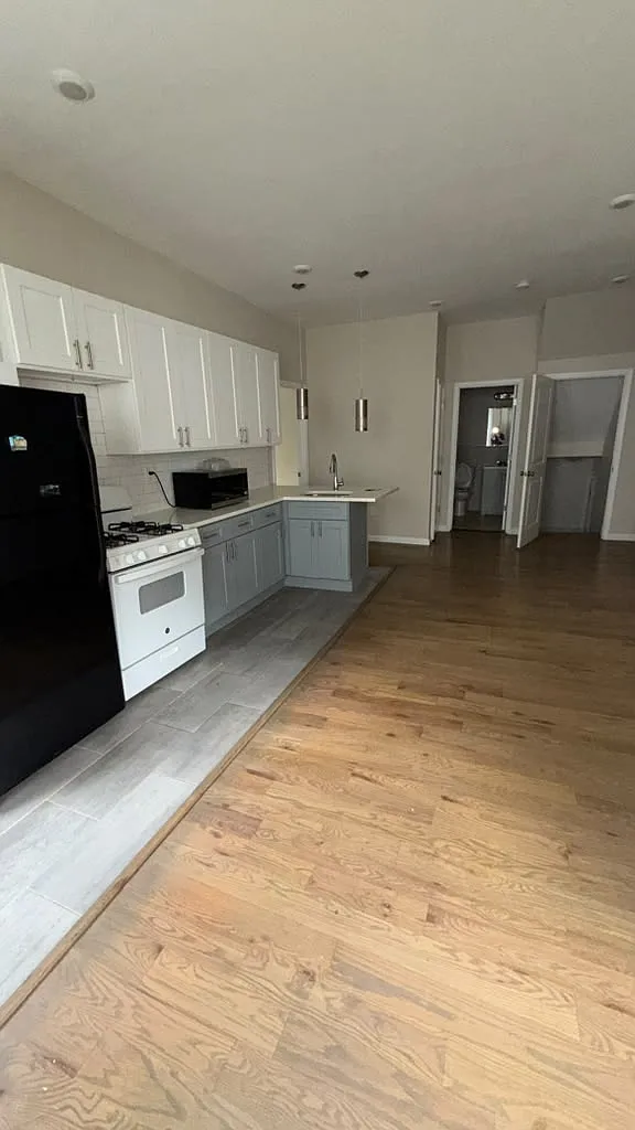 3 bed, $2,500 — Photo 1