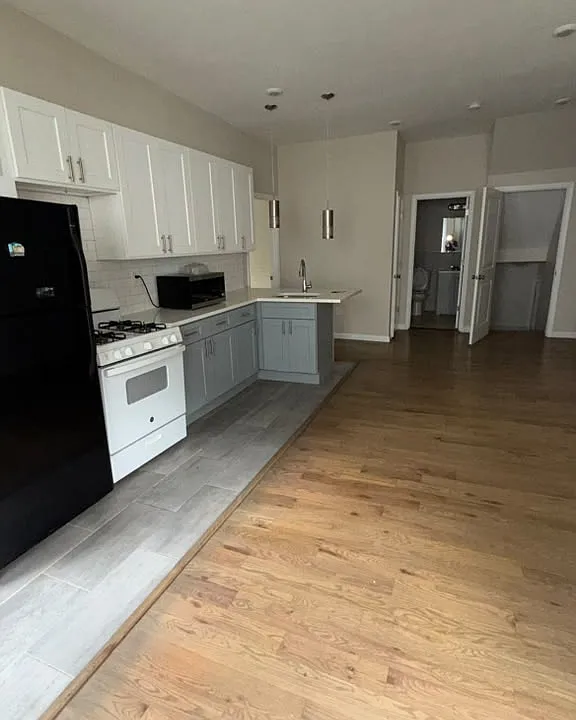 318 William St #1