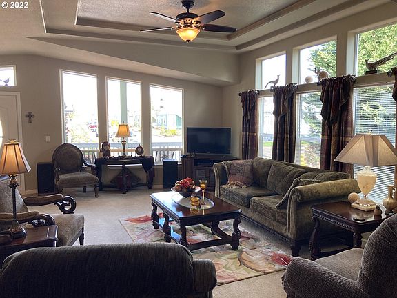 4th image of 310 Pitney Ln Unit 102