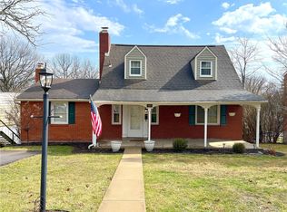 1061 Arbor Dr, Pittsburgh, PA 15220