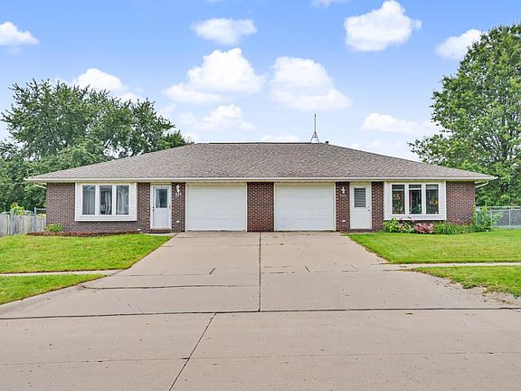 2nd image of 525 Augusta Cir