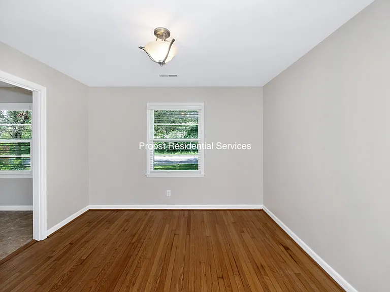 823 Stanhope Dr NE — Photo 9