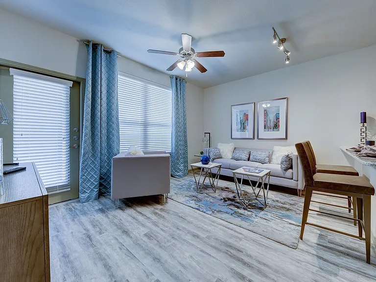 Estraya Westover Hills Apartments — Photo 22