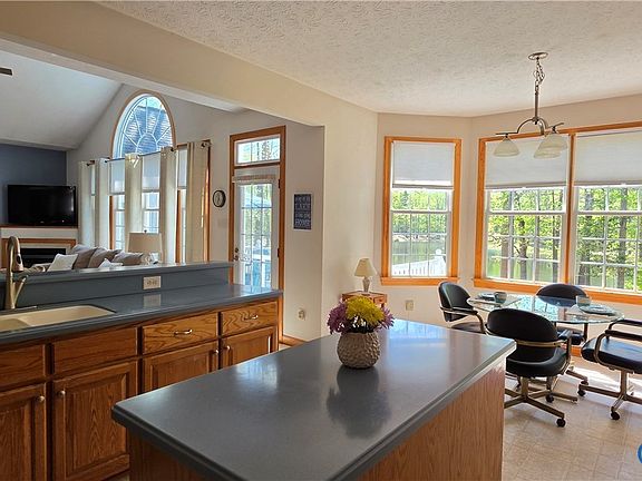4th image of 4410 Windsor Lake Dr