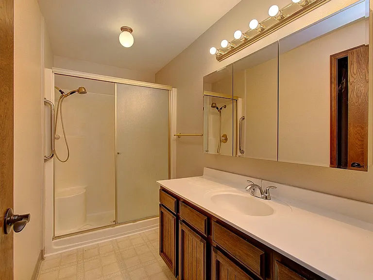 1114 SE 106th Ct — Photo 15