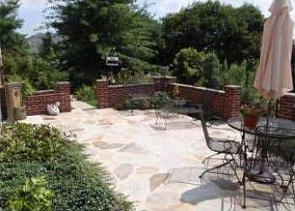 2nd image of 4121 Ridge Rd