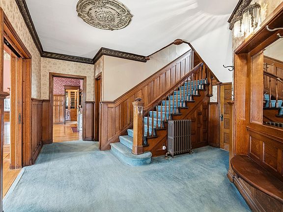 5th image of 206 S Main St