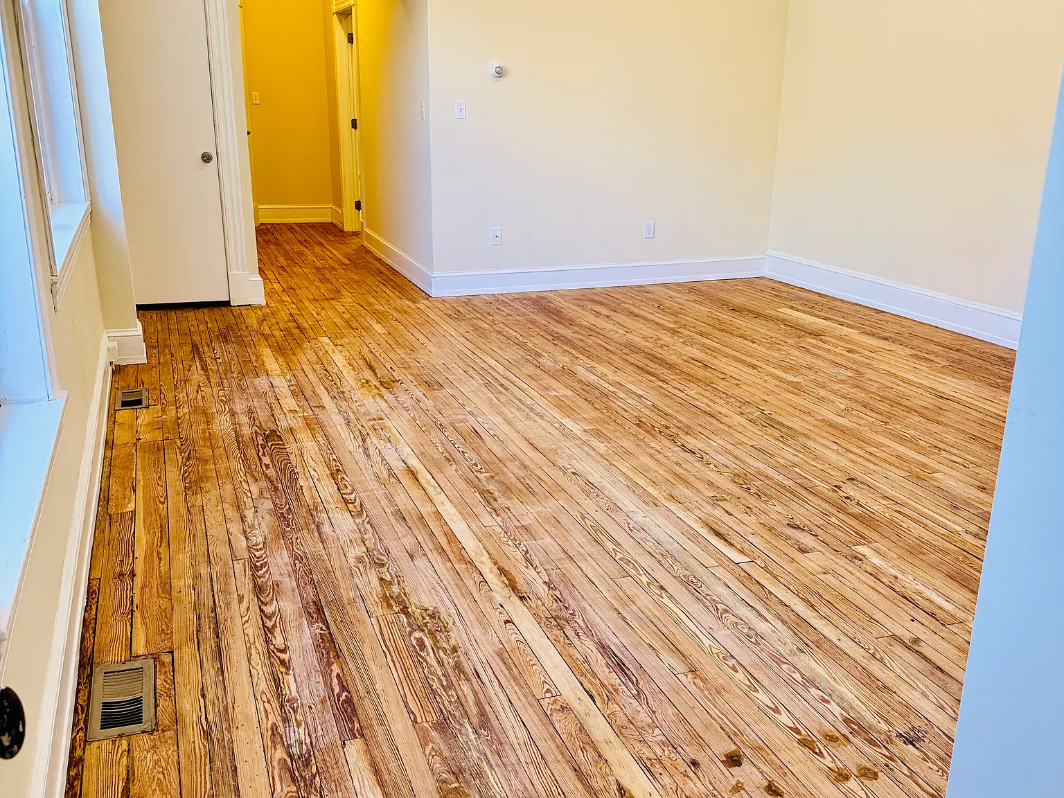 2212 Maryland Ave — Photo 1
