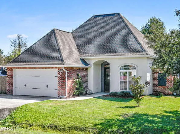 67170 Diamondhead Dr E, Diamondhead, MS 39525