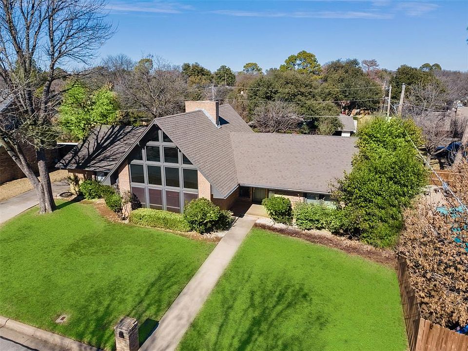 1st image of 903 Pinehurst Dr