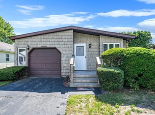 17 Dogwood Ln, Manorville, NY 11949