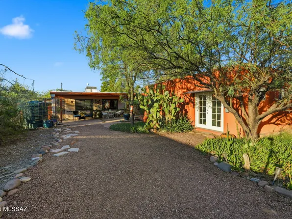 2315 E Blacklidge Dr, Tucson, AZ 85719