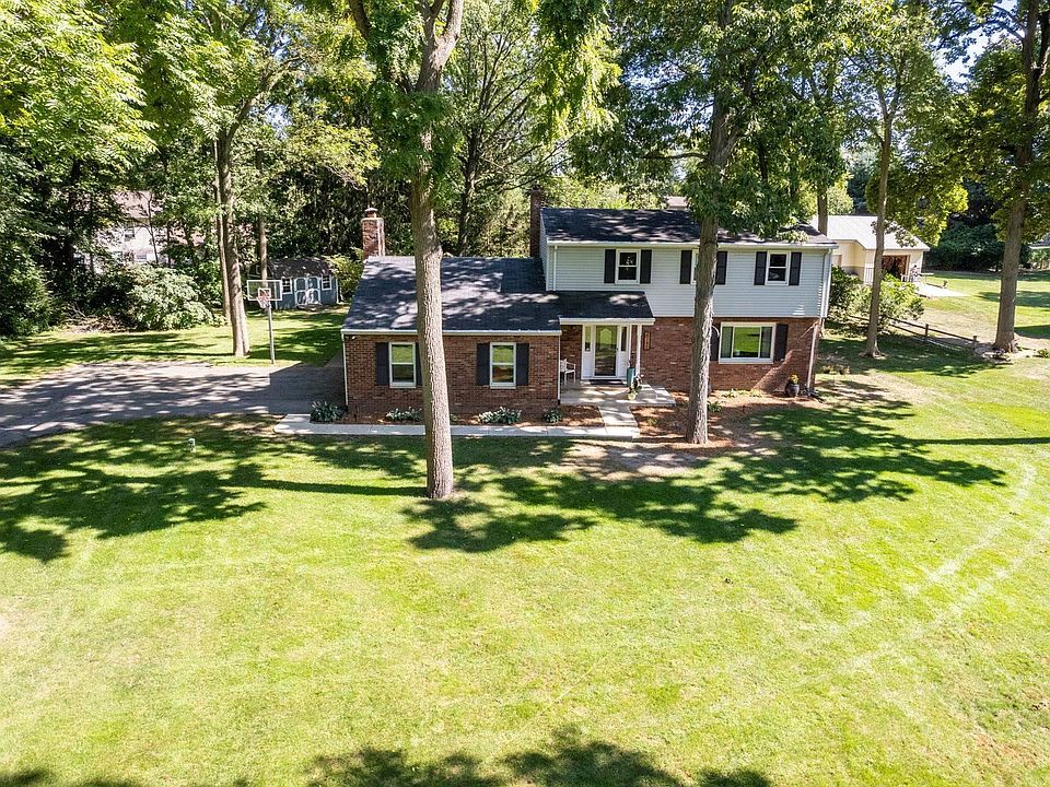 1st image of 4749 Whippoorwill Dr