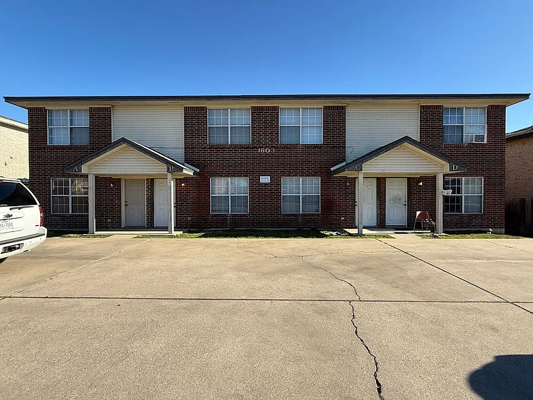 1603 Dugger Cir #B — Photo 1