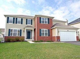 812 Georgetown Dr, Oswego, IL 60543