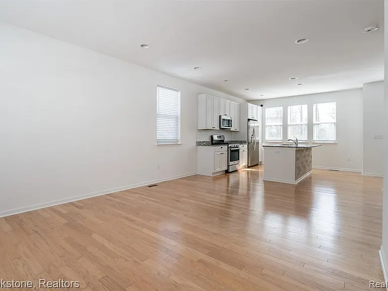 512 Midland Blvd — Photo 6