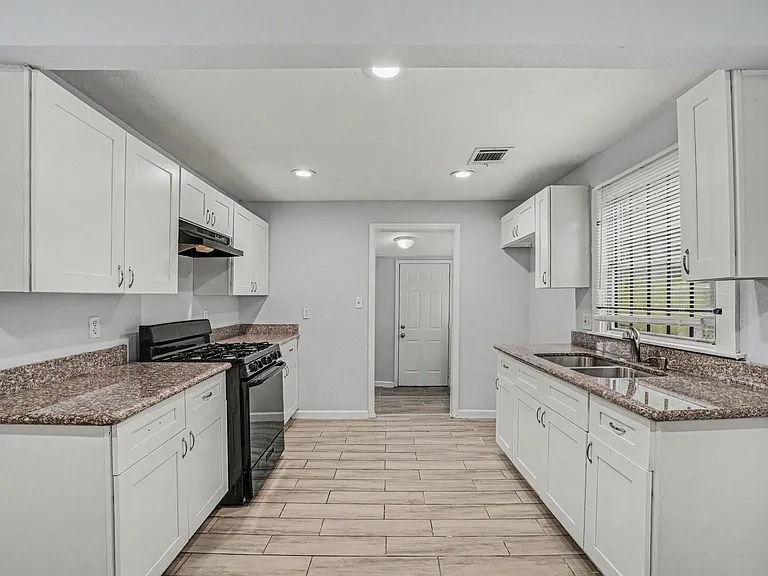 3107 Altoona St — Photo 7