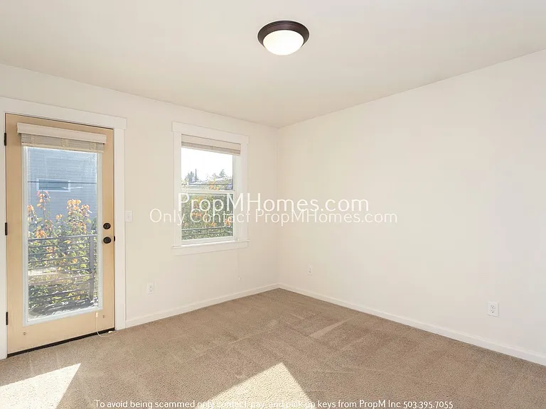 7726 SE Washington St — Photo 8
