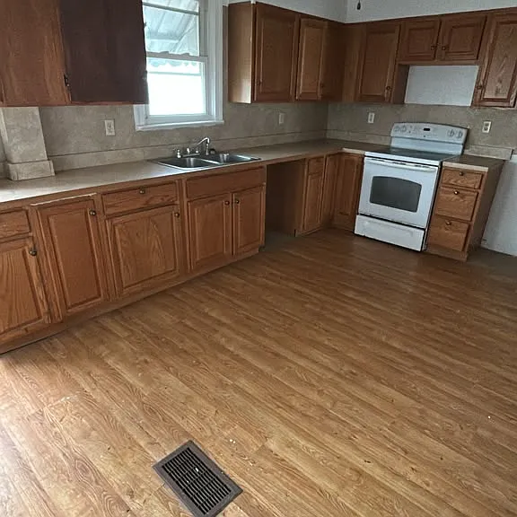 126 Ray St — Photo 7