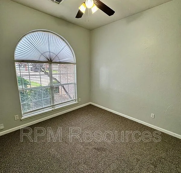 8205 NW 83rd Ter — Photo 11