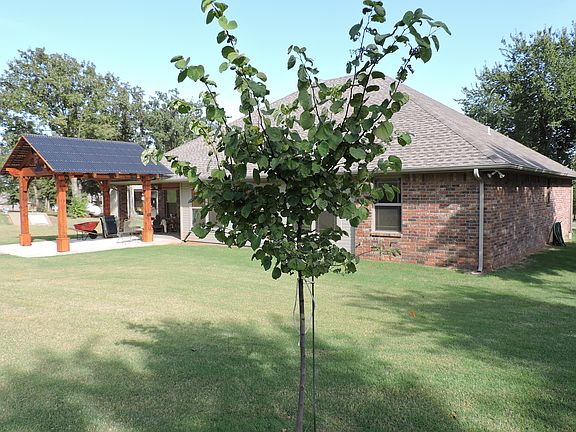 4th image of 2086 County Street 2983