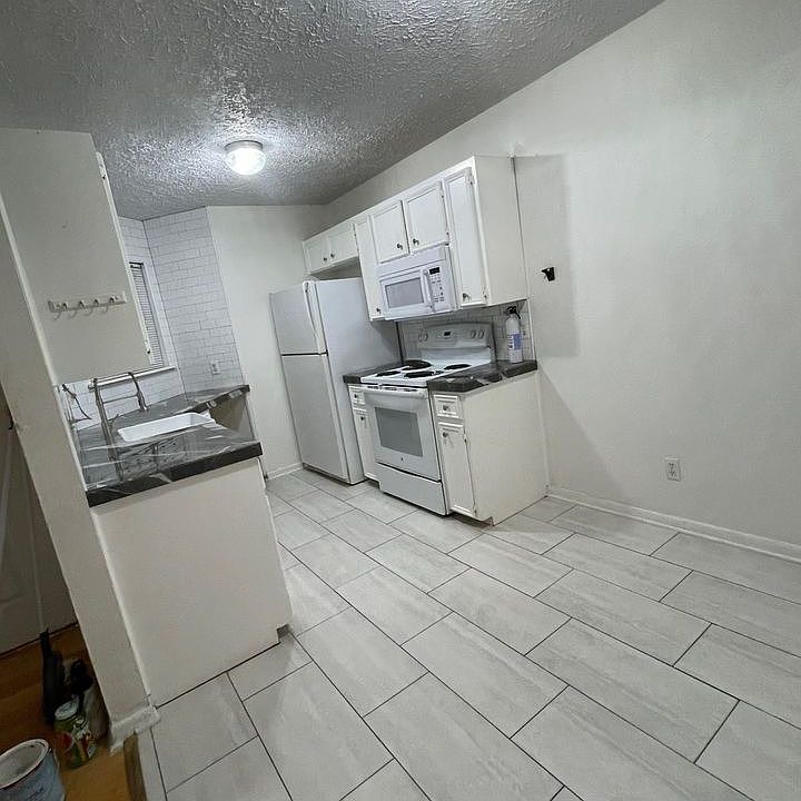 2nd image of 430 Lindsey St APT C4