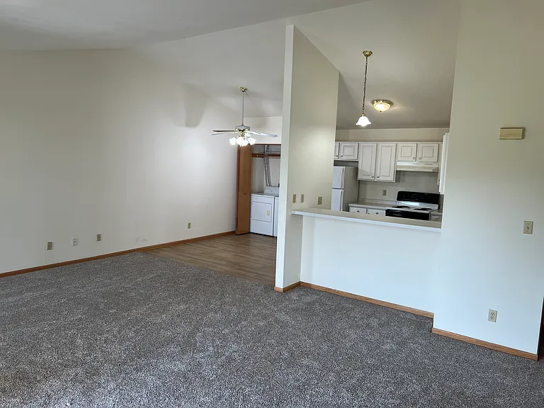 1301 Allwardt St #9E — Photo 10