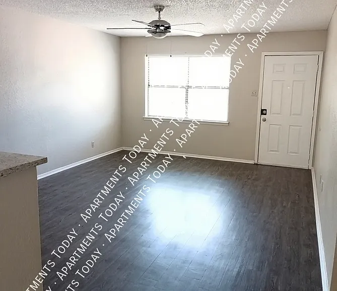 112 S Summit St #11 — Photo 3