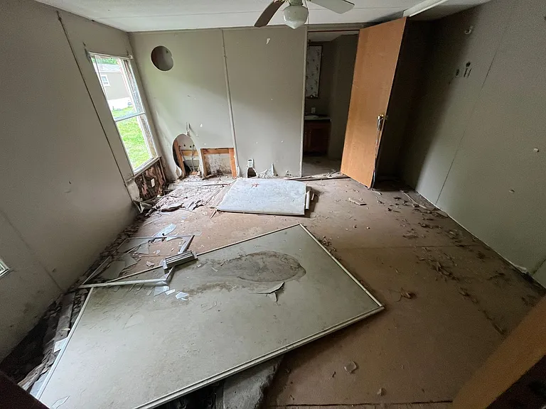 195 NE Coachlight Dr — Photo 3