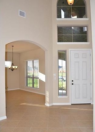 5th image of 701 Old Settlers Dr