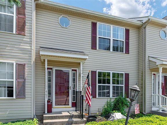 3rd image of 967 Ramblewood Ln