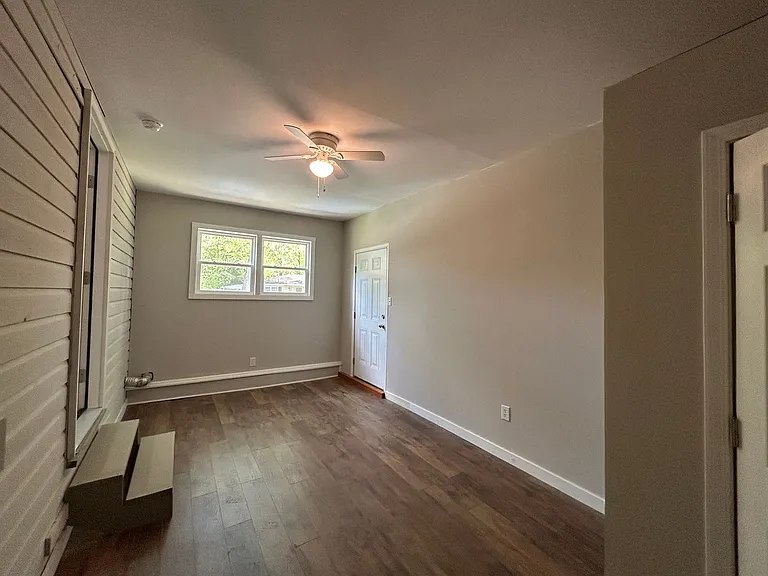 1002 S 10th St — Photo 8