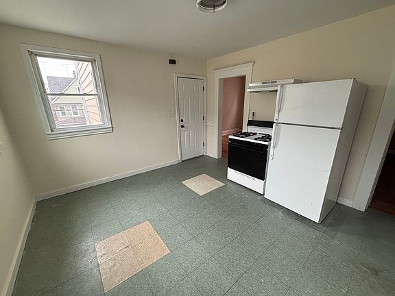 4th image of 182 Sheridan St Floor 2