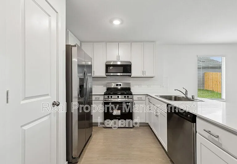 216 Asterwood Ln — Photo 17