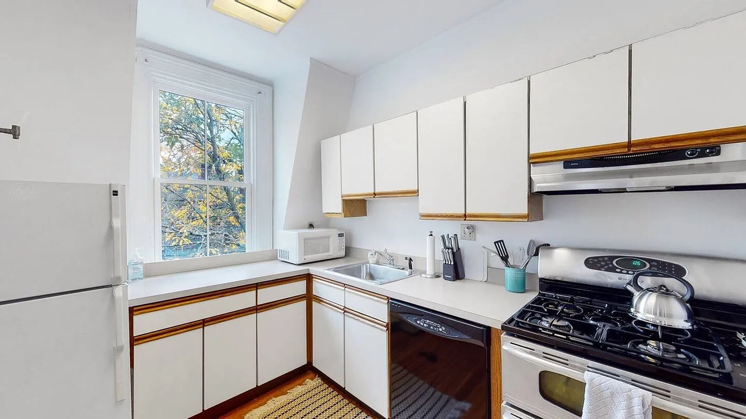 1 bed, 1.0 bath, 592 sqft, $4,725 — Photo 4