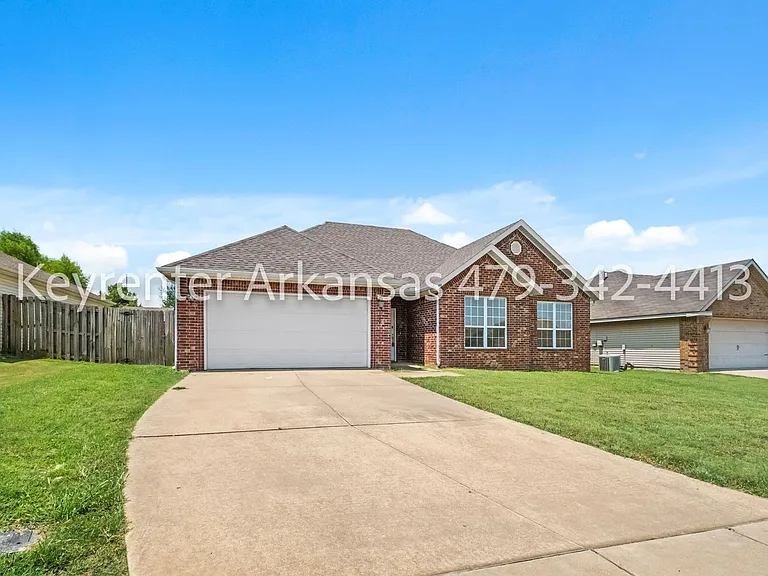 800 SW Summitchase Rd — Photo 3