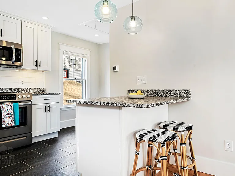 67 Brentwood St — Photo 15