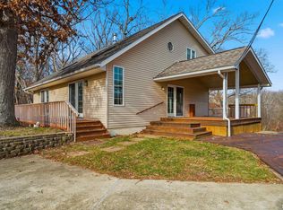 2075 Zion Oaks Rd, Pekin, IL 61554