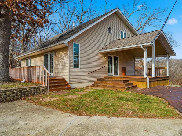 2075 Zion Oaks Rd, Pekin, IL 61554