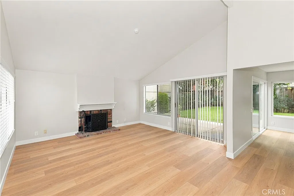 4 bed, 2.5 bath, 1717 sqft, $5,500 — Photo 4
