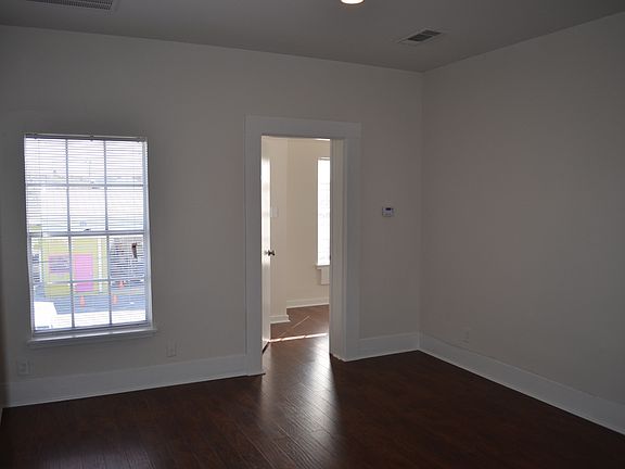 2nd image of 526 S Presa St APT 5