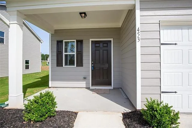 4 bed, 2.5 bath, 1987 sqft, $1,825 — Photo 2