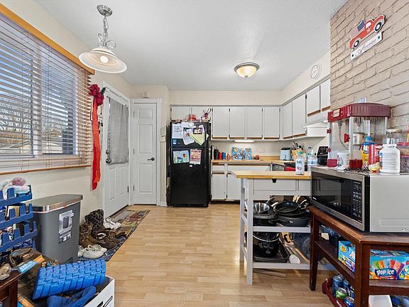 2nd image of 809 Ridgeway DRIVE