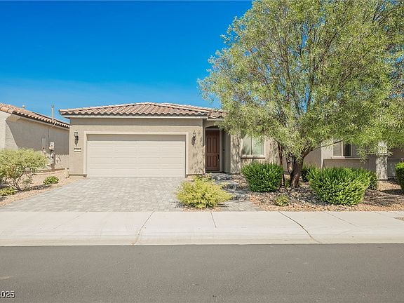 2nd image of 210 Mountain Cedar Ct
