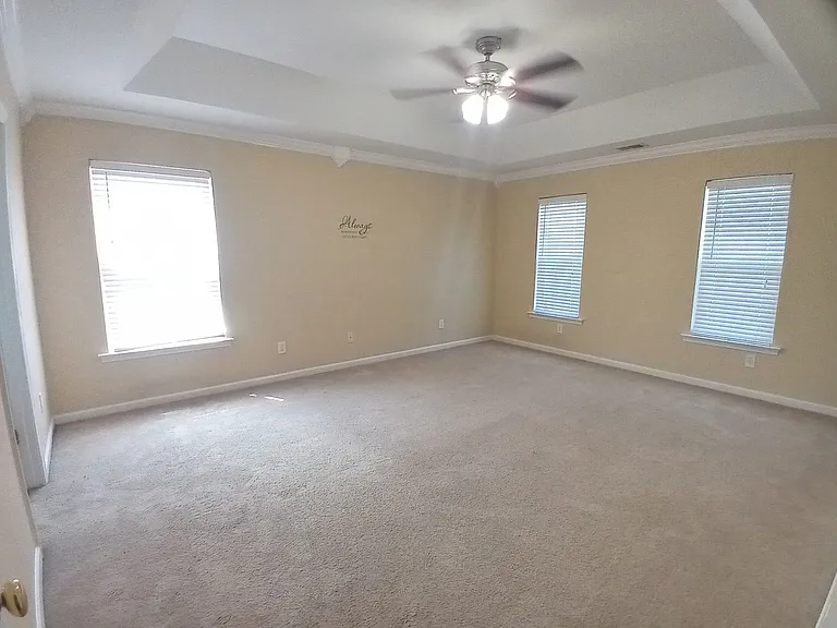 565 Batty Way — Photo 23