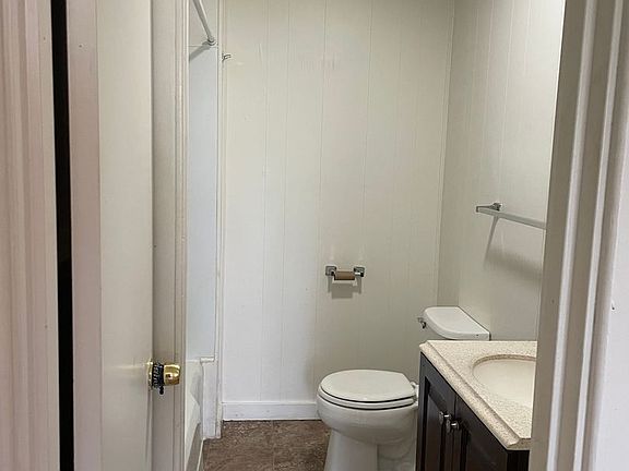 5th image of 604 NW 4th St APT C