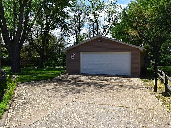 3rd image of 120 Westwood Dr