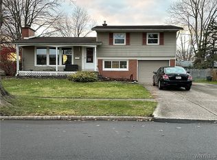 1332 Greenbrier Ln, North Tonawanda, NY 14120