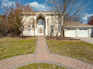 6 Hoffer Ct, Englishtown, NJ 07726