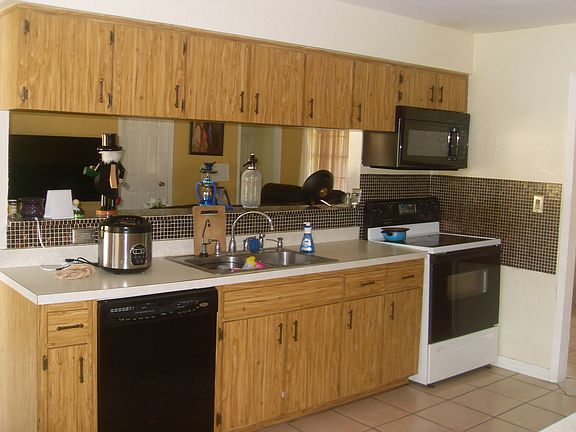 3rd image of 4749 Oakwood Dr